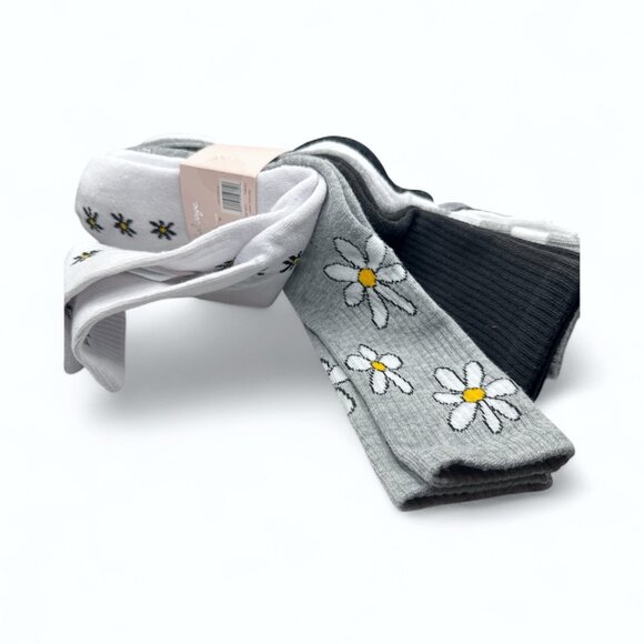 NEW P.J. Salvage - 8 Pairs, Live Life Cozy Cushion Crew Socks - Flower/Stripes - Picture 7 of 8